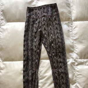 Til you collapse scrunch booty snake skin leggings